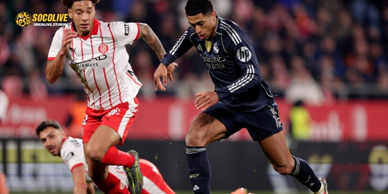 Dàn hỏa lực hạng nặng của Kền Kền Trắng quyết tâm dội "mưa gôn" vào lưới đối thủ để thị uy sức mạnh